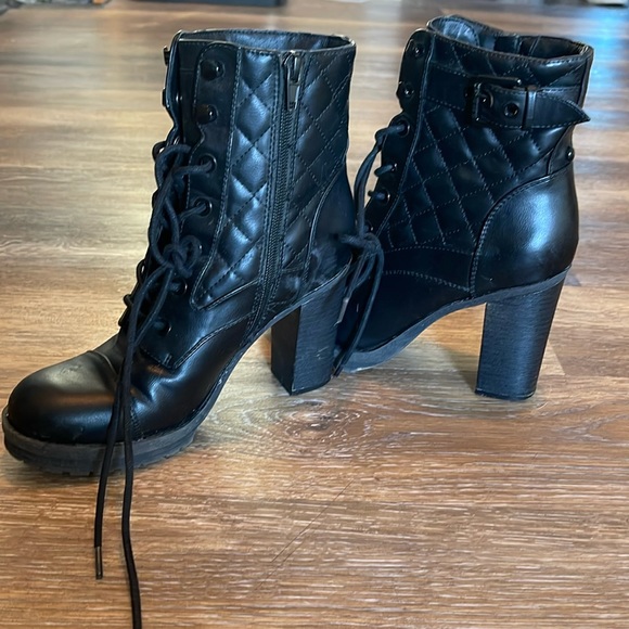 Boots - Picture 5 of 5